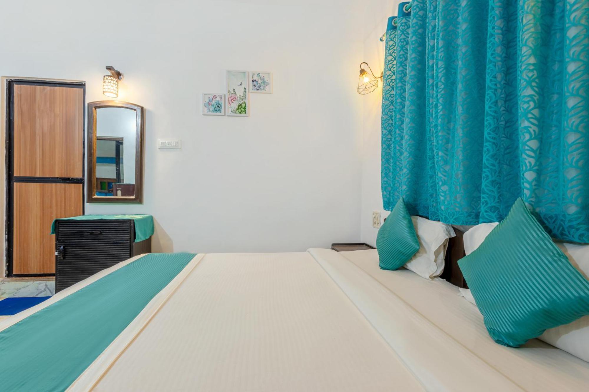 Baga Fantacia Beach Inn Calangute Room photo